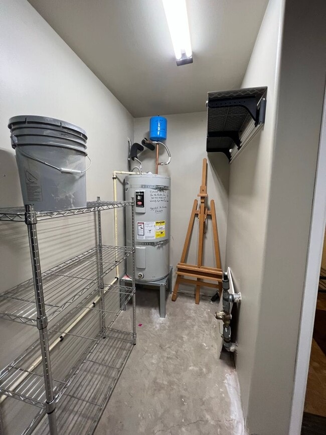 Building Photo - 2 Bedroom 1.75 Bathroom Condo in North Bellingham