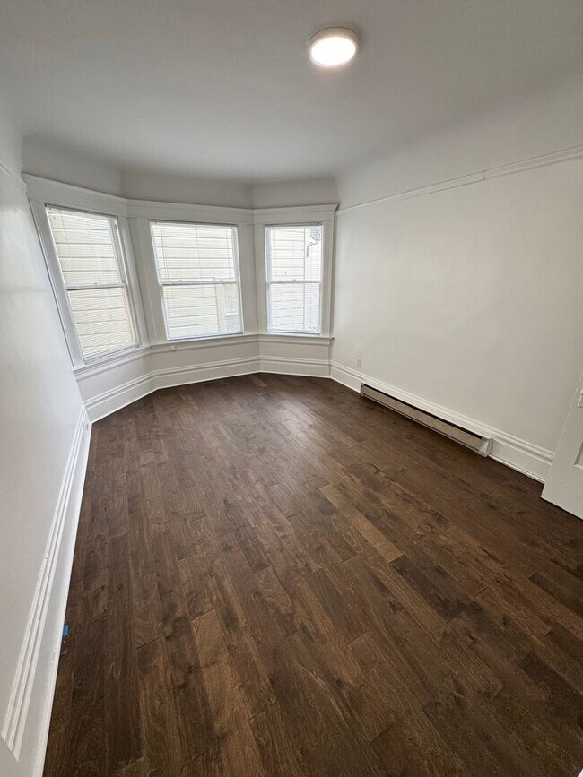 Building Photo - 1020-1024 Leavenworth Street