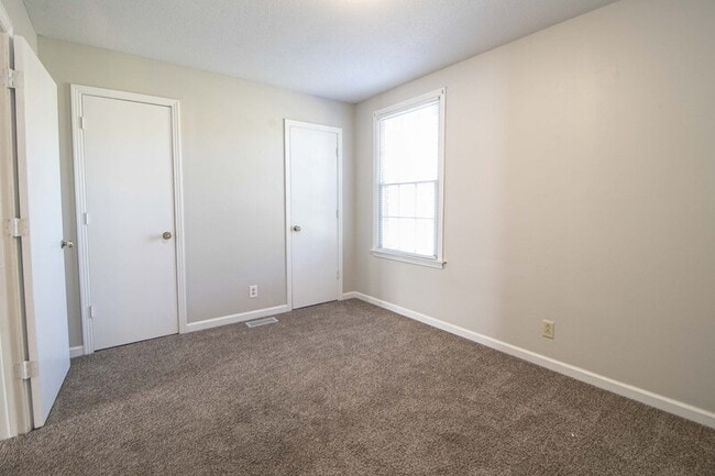 Building Photo - 810 Golf View Pl