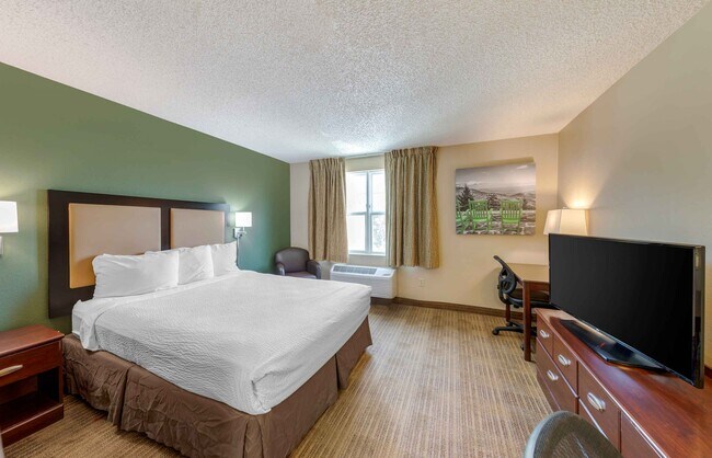 Building Photo - Furnished Studio-Los Angeles - Simi Valley