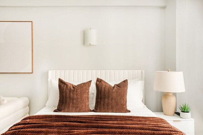 Building Photo - 240 W 73rd St