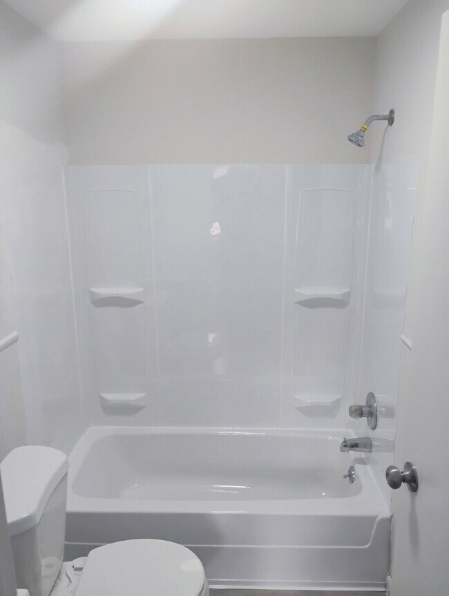 Building Photo - 682 Beech St