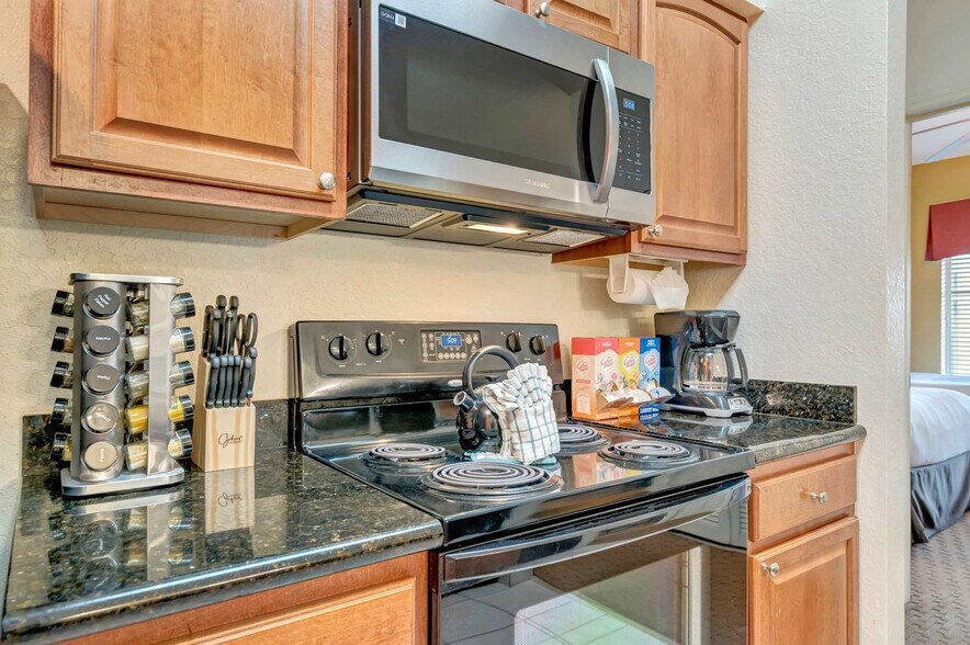 Building Photo - 8101 Resort Village Dr