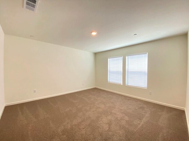 Building Photo - 1334 Ridge Dr