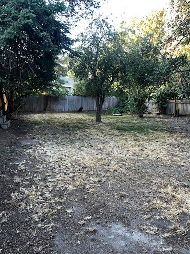 Building Photo - 2 Bed 1 Bath Unit Available in Perry Distr...