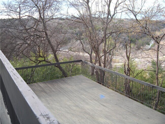 Building Photo - 908 Poplar St