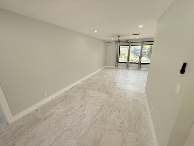 Building Photo - 4760 NW 5th Ln