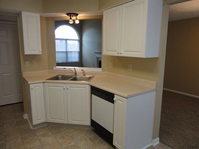 Building Photo - 6526 Sparrowood Dr
