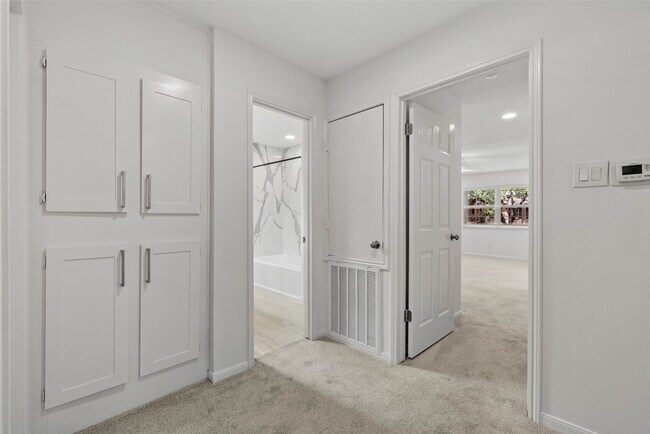Building Photo - 12907 Trail Hollow Dr