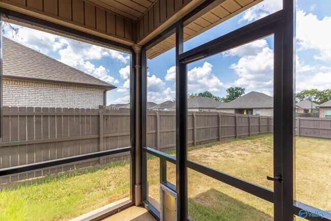 Building Photo - 14741 Greenleaf Dr