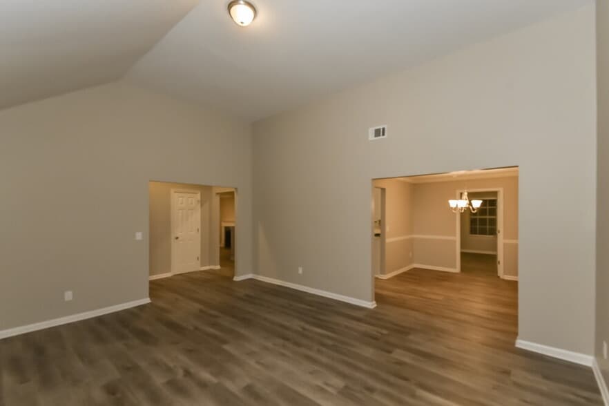 Building Photo - 7531 Sugarcreek Dr