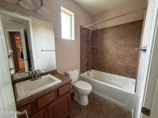 Building Photo - 722 E Sipapu Dr