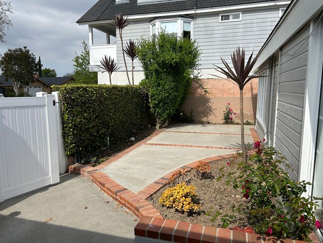 Building Photo - Rossmoor Home for rent. 3 bedrooms 2 baths.