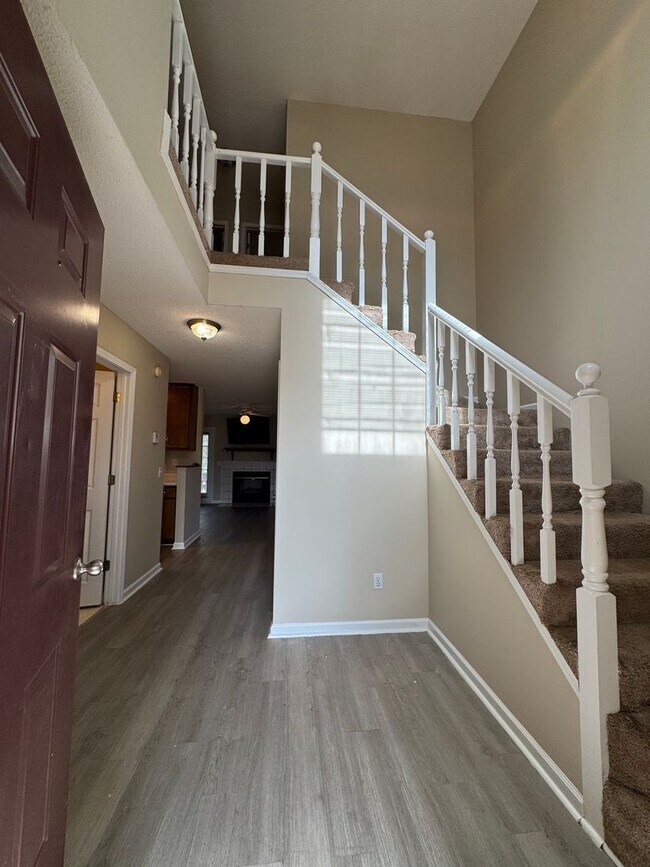 Building Photo - 127 Pineridge Dr