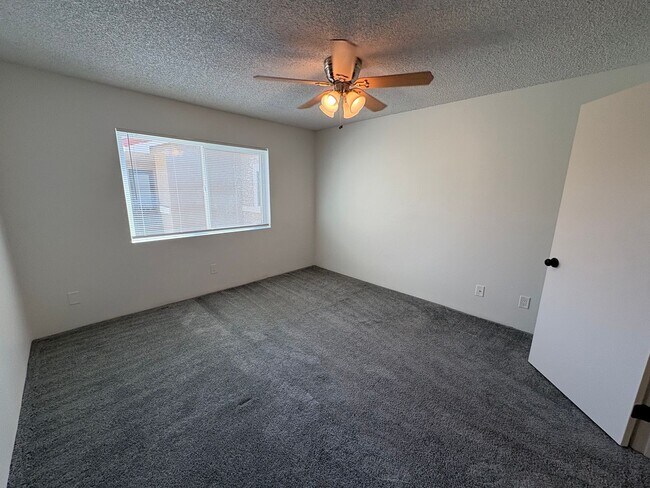 Building Photo - 7405 Charmant Dr
