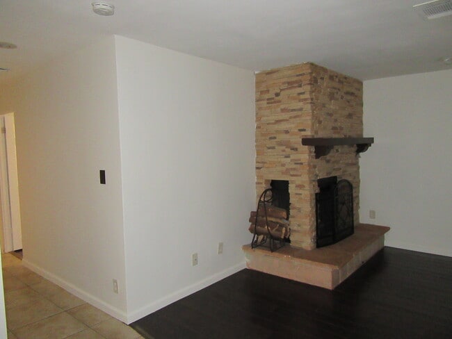 Building Photo - 54865 Avenida Vallejo