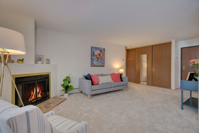 Building Photo - 4350 Trenton Ln N