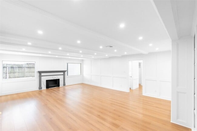 Building Photo - 15202 La Paloma Dr