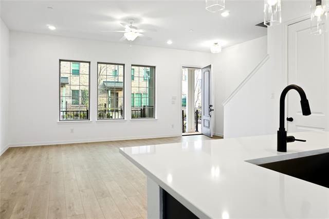 Building Photo - 631 Redwood Wy