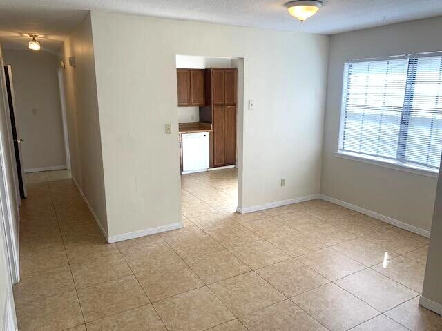 Building Photo - 1825 Hunters Path