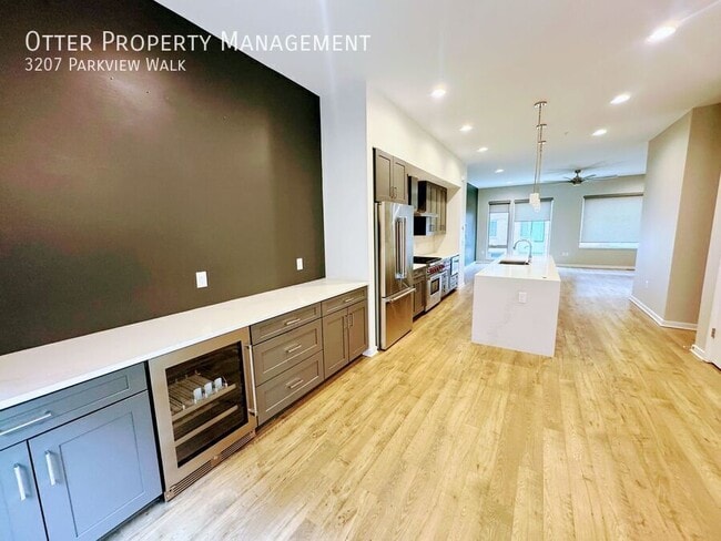 Building Photo - 3207 Parkview Walk