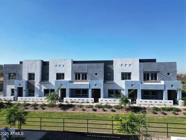 Building Photo - 733 E Commonwealth Ave