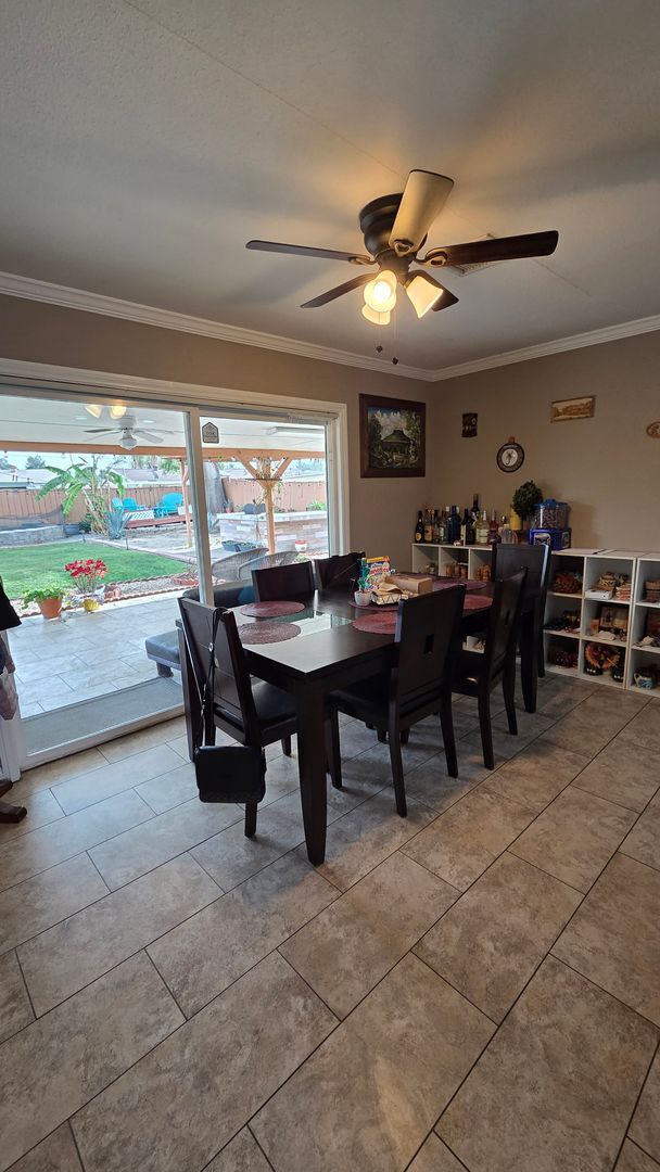 Building Photo - Spacious 3 bed 1 bath with a large backyard! Available 4/1/2026