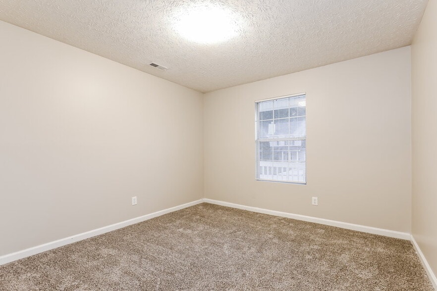 Building Photo - 102 Inverness Trce