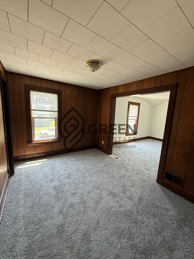Building Photo - 229 S Sibley Ave