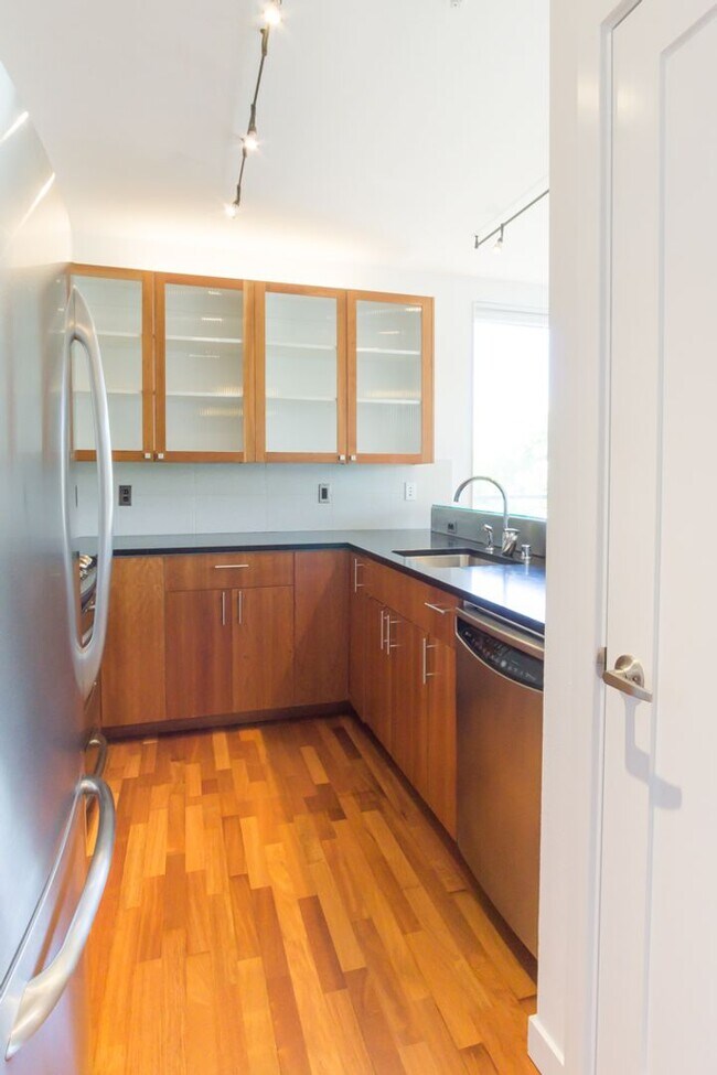 Building Photo - 2Bd/2Ba Seattle Condo