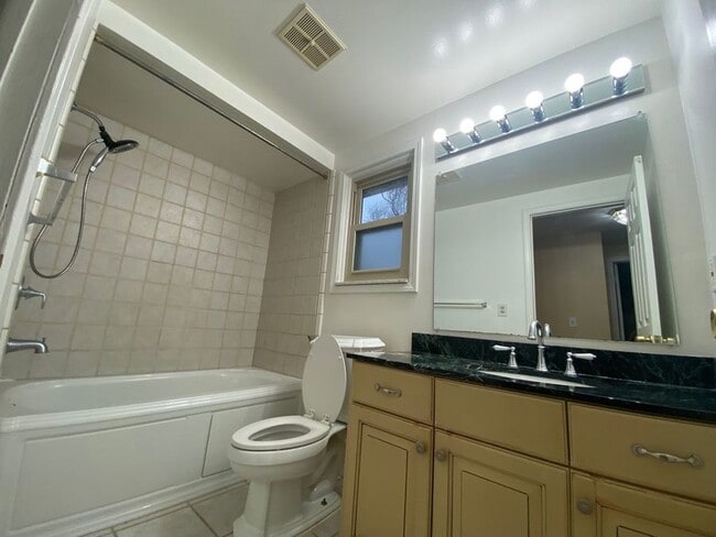 Building Photo - 17381 Washington Ct