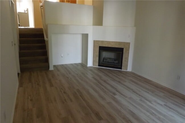 Building Photo - 15 Tulare Dr