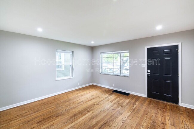 Building Photo - 5161 Primrose Ave