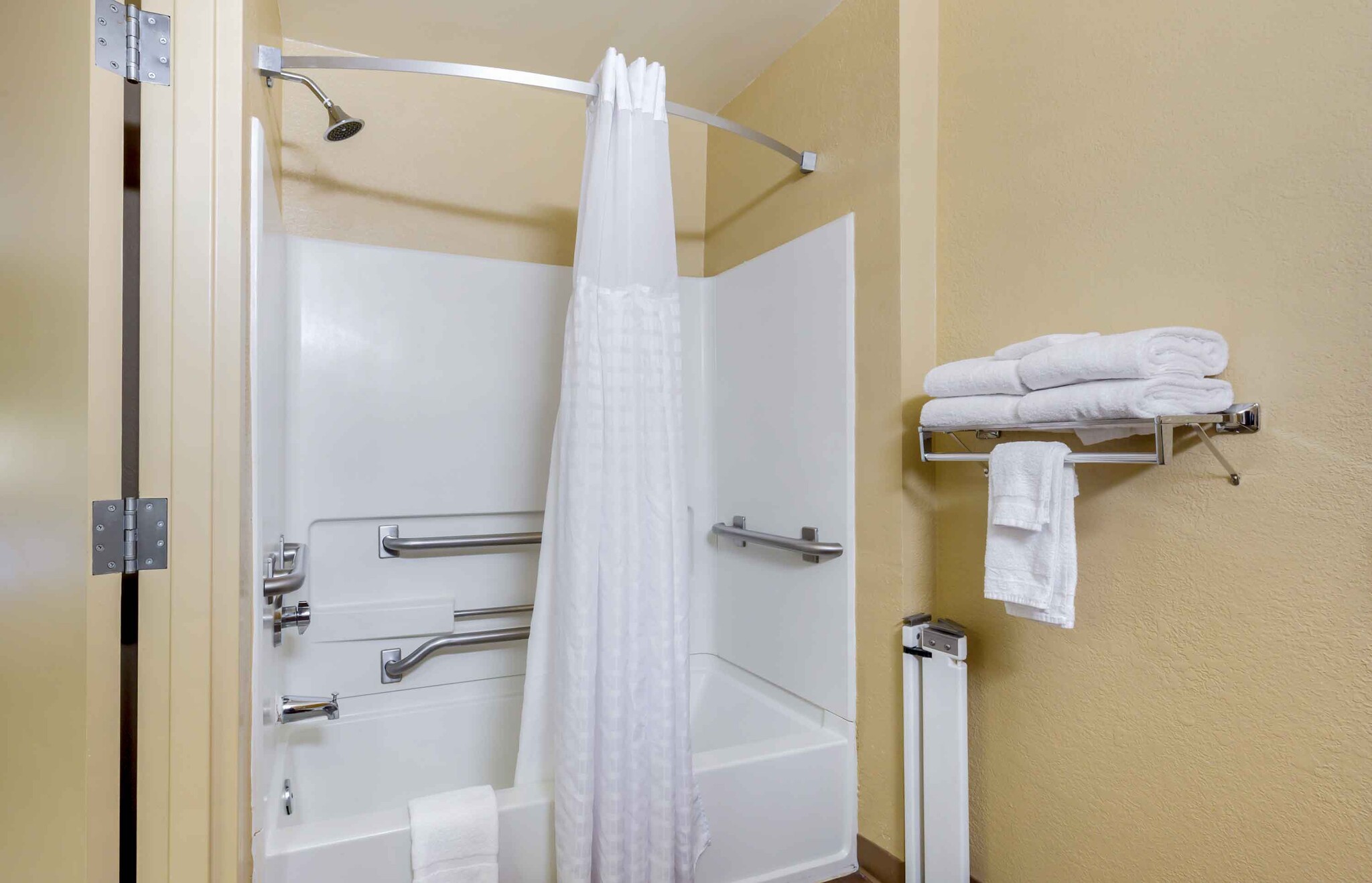 Building Photo - Furnished Studio-Fayetteville - Cross Cree...