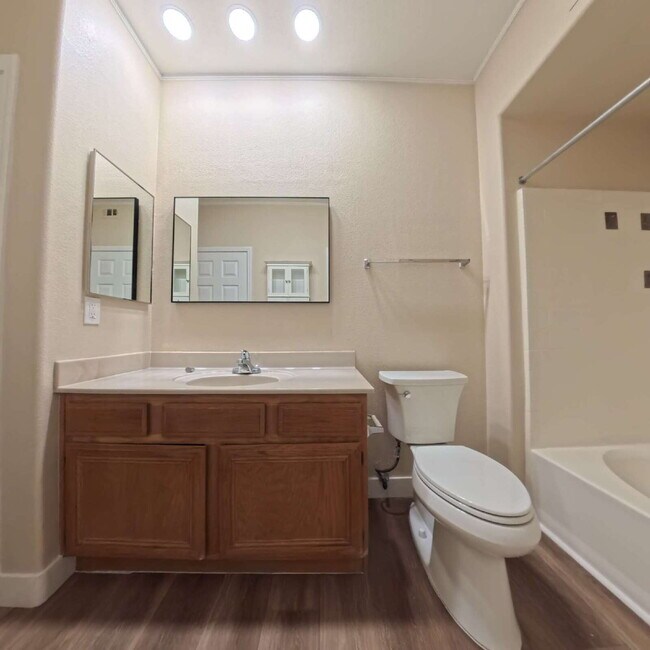 Building Photo - Resort-Style Living Year-Round Updated 1-Bed, 1-Bath Condo!