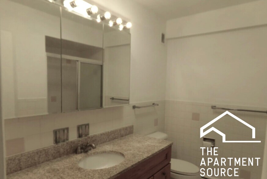 Building Photo - 8644 Skokie Blvd