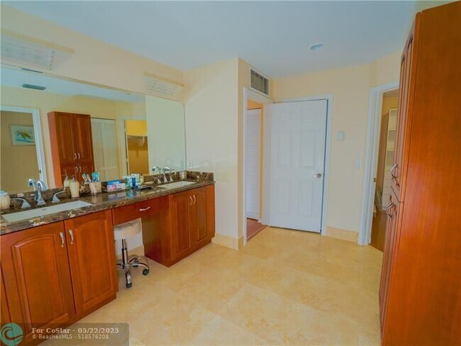 Building Photo - 20107 Ocean Key Dr