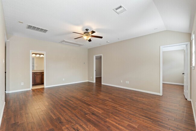 Building Photo - 208 Forest Peak Way