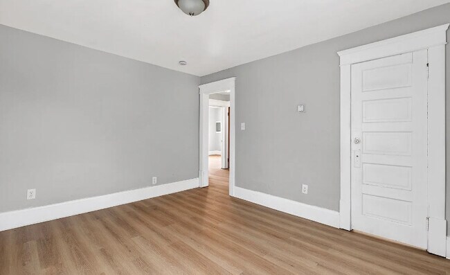 Building Photo - 458 Kling St