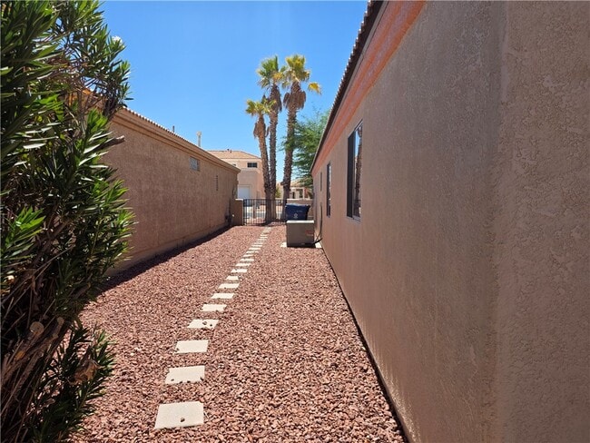 Building Photo - 1193 Pawnee Dr