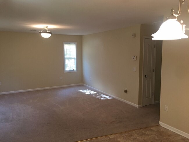 Building Photo - CHARMING 3 BEDROOM HOME IN NEW BERN!