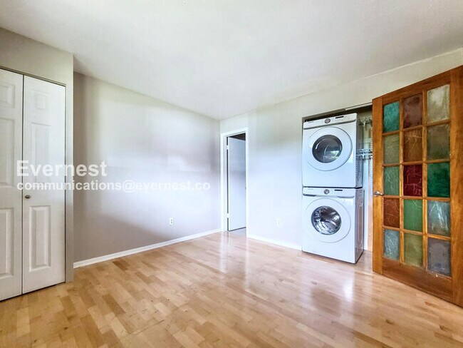 Building Photo - PROMO:  $500 off first month's rent with 1...