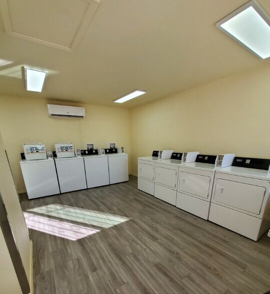 Building Photo - 4137 E Fairmount St