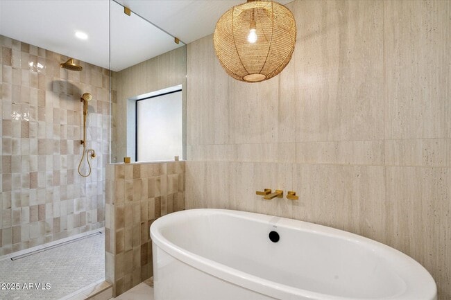 Building Photo - 7553 E Woodshire Cove