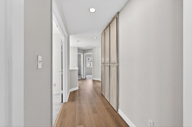 Building Photo - Renovated Court Location Beauty – Spacious 4BD Home Near Pleasant Hill!