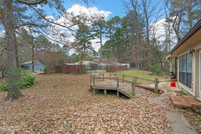 Building Photo - Check Out this 3 bed 2 bath in Greenwood w...