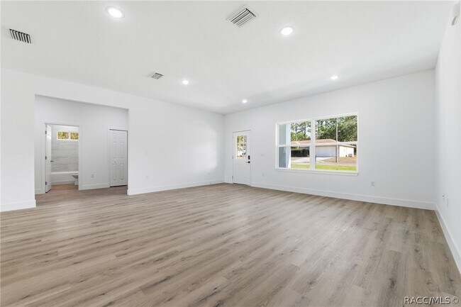 Building Photo - 2275 W Linden Dr