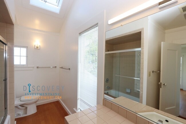 Building Photo - Traditional Six Bedroom Home with Exceptional SF Bay Views with In Law Unit