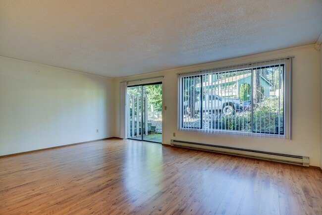 Building Photo - 3 BR / 2.5BA Townhouse Condo – Woodside Co...