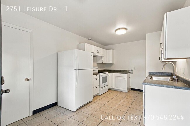 Building Photo - 2751 Leisure Dr